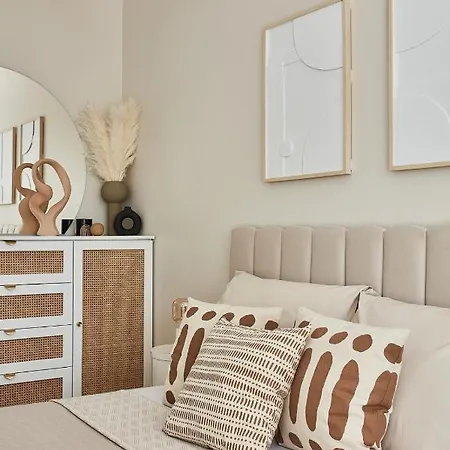 Zoli Stork - Hubnera 5 * Warsaw